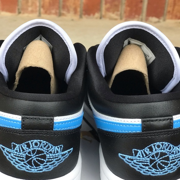 Air Jordan 1 Low University Blue White Black Size 8 Wmns / 6.5Y - Picture 7 of 11